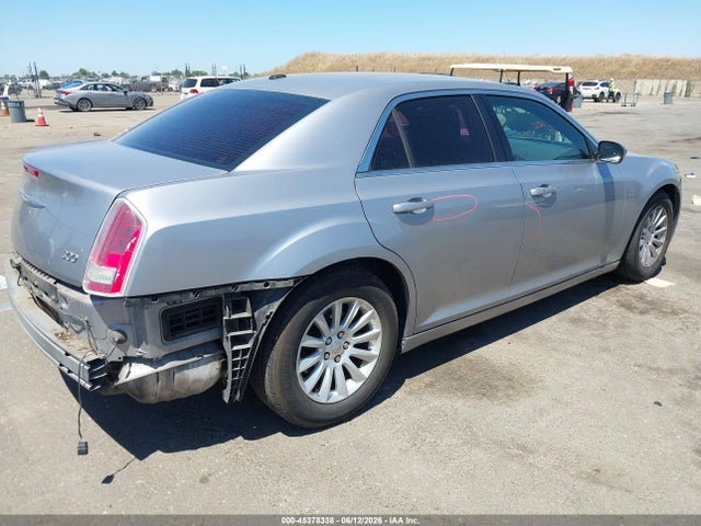 Chrysler 300 2014 2C3CCAAG2EH100887 Image 4
