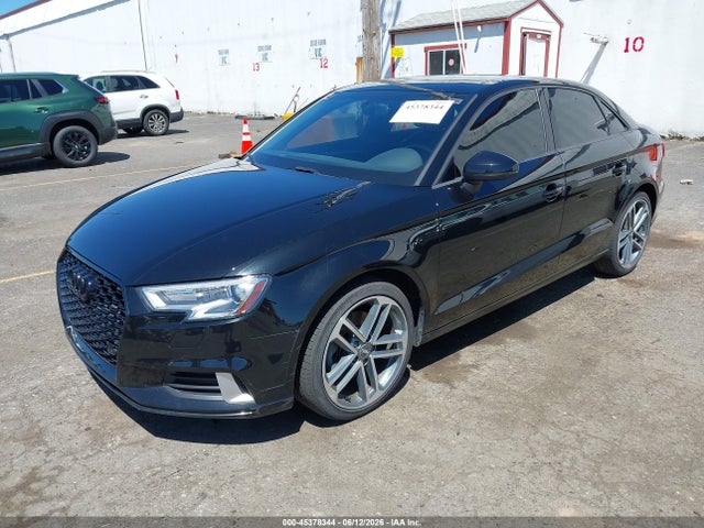 Audi A3 2.0t Premium 2018 WAUAUGFF2J1027089 Image 2