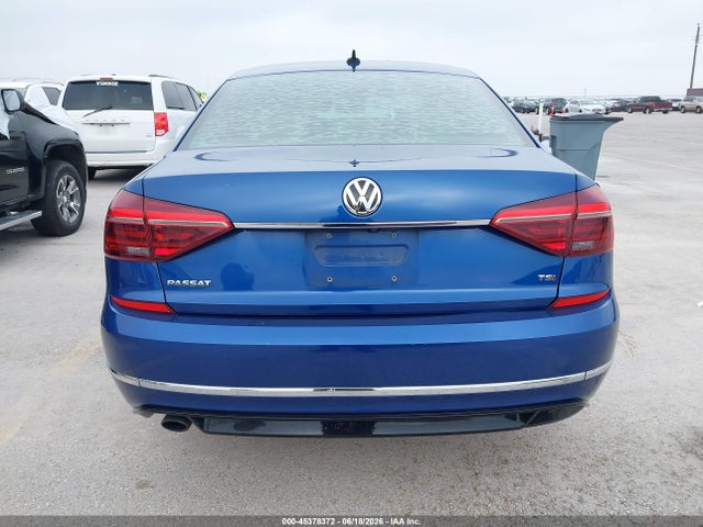 1VWDT7A30HC002459 Volkswagen Passat 1.8t R-line