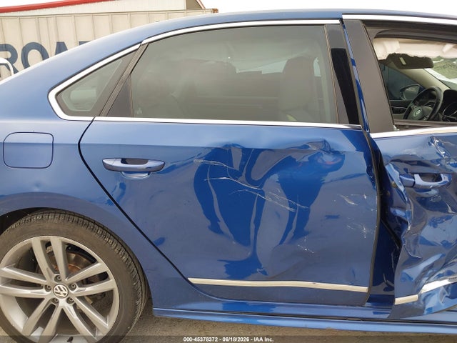 1VWDT7A30HC002459 Volkswagen Passat 1.8t R-line
