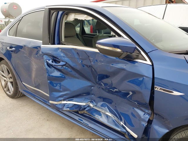 1VWDT7A30HC002459 Volkswagen Passat 1.8t R-line