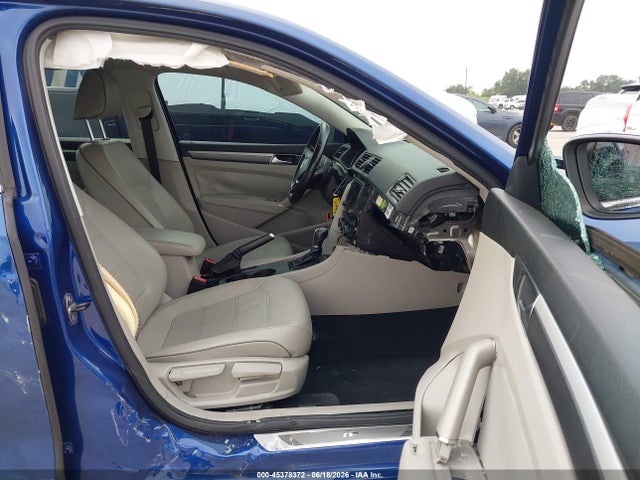 1VWDT7A30HC002459 Volkswagen Passat 1.8t R-line