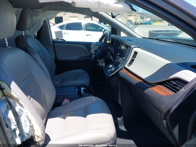 5TDYZ3DC0KS996558 Toyota Sienna Limited Premium 7 Passenger