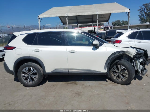 JN8AT3BA1MW014984 Nissan Rogue Sv Fwd