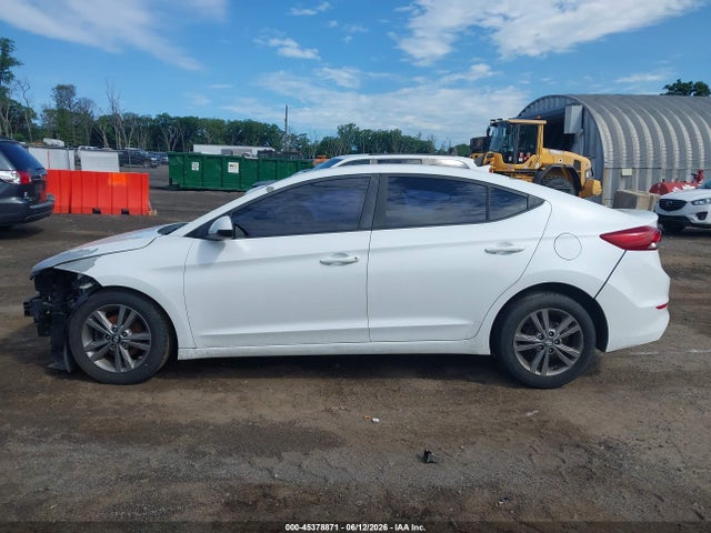 Продажа на аукционе авто 2017 Hyundai Elantra Se, vin: 5NPD84LF5HH121042, номер лота: 45378871