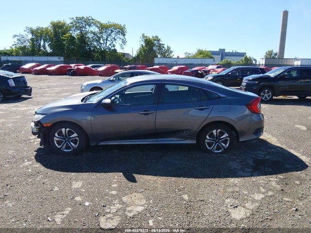 45379372 :رقم المزاد ، 19XFC2F52HE220498 vin ، 2017 Honda Civic Lx مزاد بيع