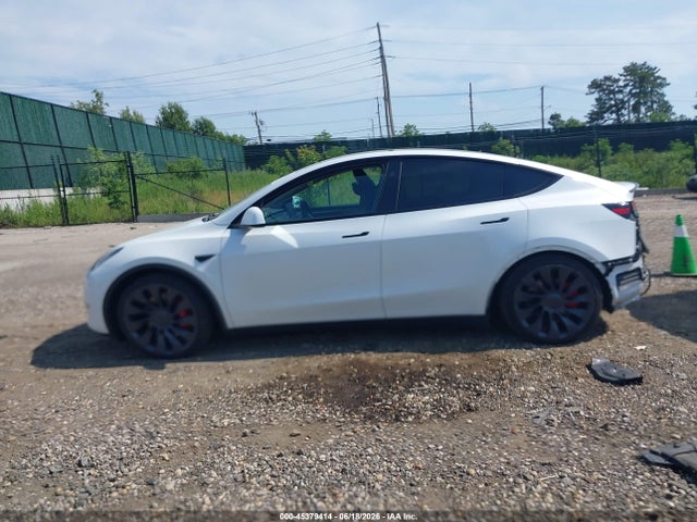 2025 Tesla Model Y Performance Dual Motor All-wheel Drive მანქანა იყიდება აუქციონზე, vin: 7SAYGDEF4SF298501, აუქციონის ნომერი: 45379414