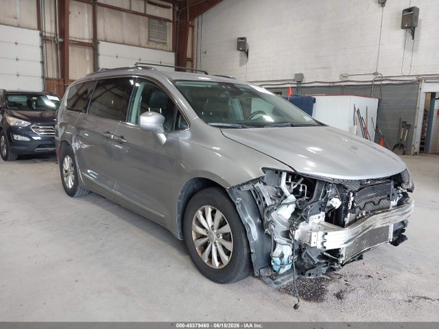 45379460 :رقم المزاد ، 2C4RC1BG4JR306785 vin ، 2018 Chrysler Pacifica Touring L مزاد بيع