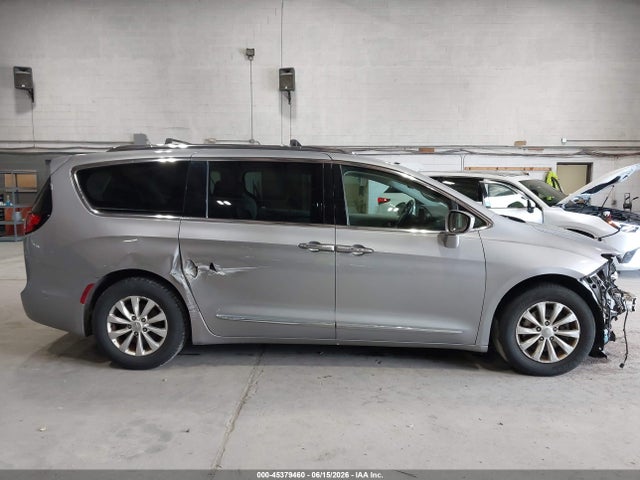 45379460 :رقم المزاد ، 2C4RC1BG4JR306785 vin ، 2018 Chrysler Pacifica Touring L مزاد بيع