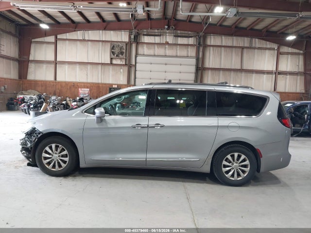 45379460 :رقم المزاد ، 2C4RC1BG4JR306785 vin ، 2018 Chrysler Pacifica Touring L مزاد بيع