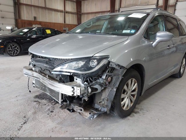 45379460 :رقم المزاد ، 2C4RC1BG4JR306785 vin ، 2018 Chrysler Pacifica Touring L مزاد بيع