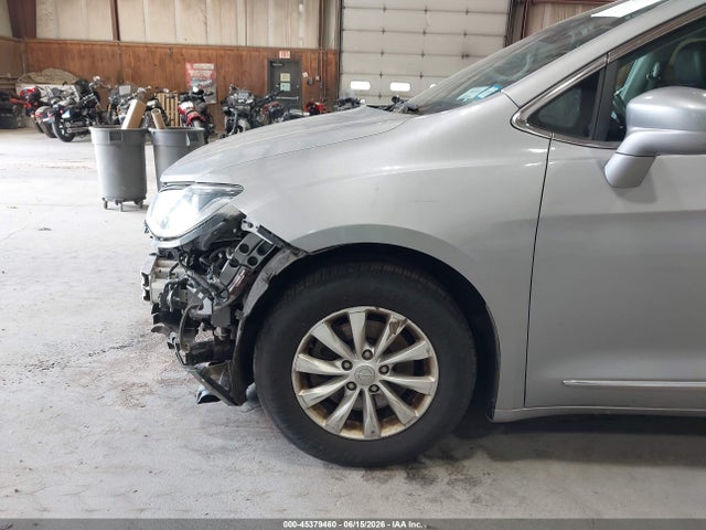 45379460 :رقم المزاد ، 2C4RC1BG4JR306785 vin ، 2018 Chrysler Pacifica Touring L مزاد بيع