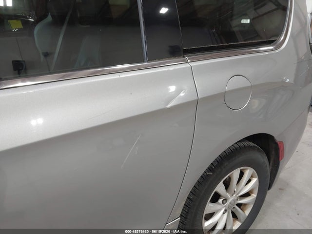 45379460 :رقم المزاد ، 2C4RC1BG4JR306785 vin ، 2018 Chrysler Pacifica Touring L مزاد بيع