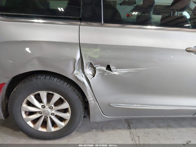 45379460 :رقم المزاد ، 2C4RC1BG4JR306785 vin ، 2018 Chrysler Pacifica Touring L مزاد بيع