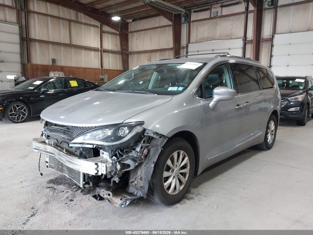 45379460 :رقم المزاد ، 2C4RC1BG4JR306785 vin ، 2018 Chrysler Pacifica Touring L مزاد بيع