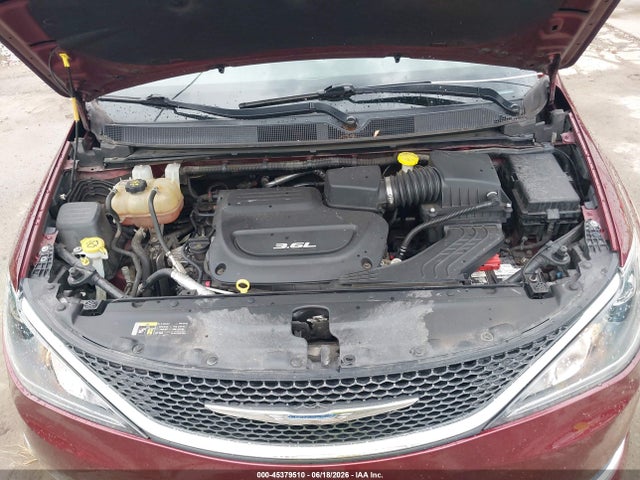2017 Chrysler Pacifica Touring-l მანქანა იყიდება აუქციონზე, vin: 2C4RC1BG4HR733832, აუქციონის ნომერი: 45379510