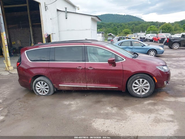 2017 Chrysler Pacifica Touring-l მანქანა იყიდება აუქციონზე, vin: 2C4RC1BG4HR733832, აუქციონის ნომერი: 45379510