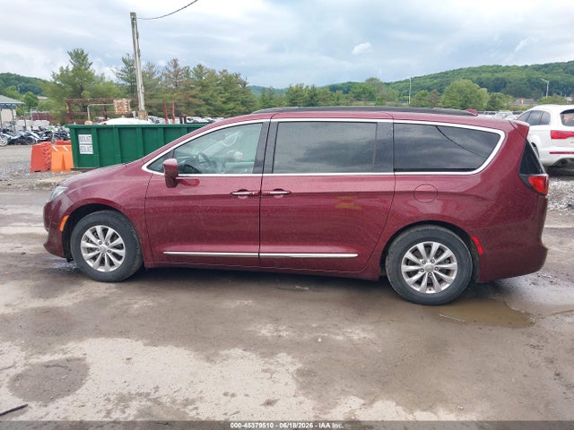 2017 Chrysler Pacifica Touring-l მანქანა იყიდება აუქციონზე, vin: 2C4RC1BG4HR733832, აუქციონის ნომერი: 45379510