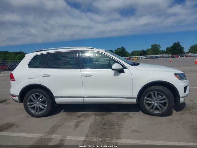 WVGEF9BPXFD005142 Volkswagen Touareg V6 Lux