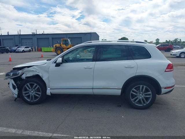 WVGEF9BPXFD005142 Volkswagen Touareg V6 Lux