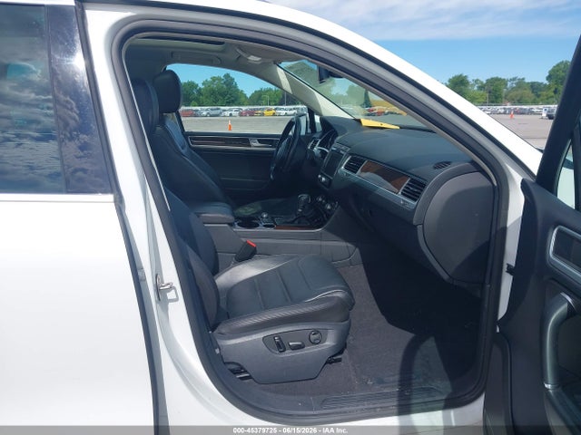 WVGEF9BPXFD005142 Volkswagen Touareg V6 Lux