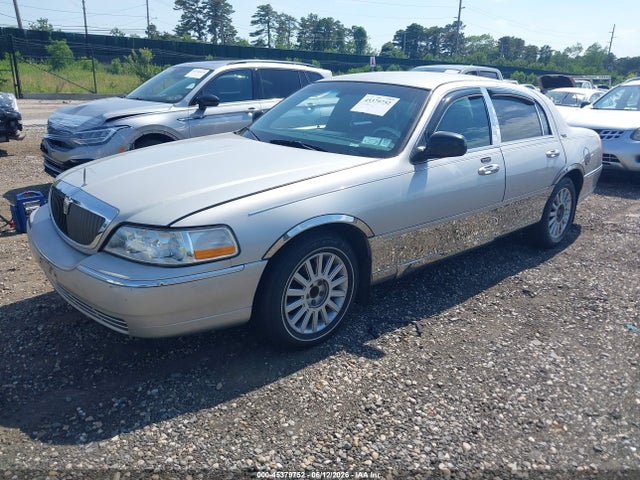 45379752 :رقم المزاد ، 1LNHM82W45Y638408 vin ، 2005 Lincoln Town Car Signature Limited مزاد بيع