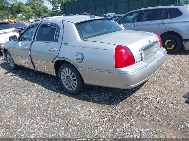 45379752 :رقم المزاد ، 1LNHM82W45Y638408 vin ، 2005 Lincoln Town Car Signature Limited مزاد بيع