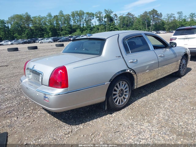 45379752 :رقم المزاد ، 1LNHM82W45Y638408 vin ، 2005 Lincoln Town Car Signature Limited مزاد بيع