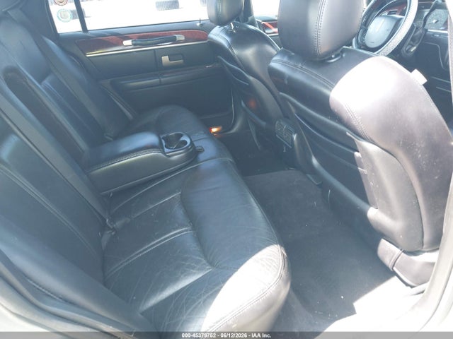 45379752 :رقم المزاد ، 1LNHM82W45Y638408 vin ، 2005 Lincoln Town Car Signature Limited مزاد بيع