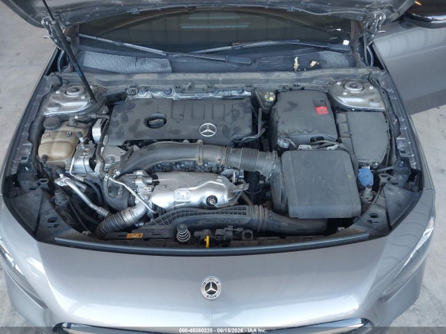 WDD3G4EBXKW001222 Mercedes-Benz A 220