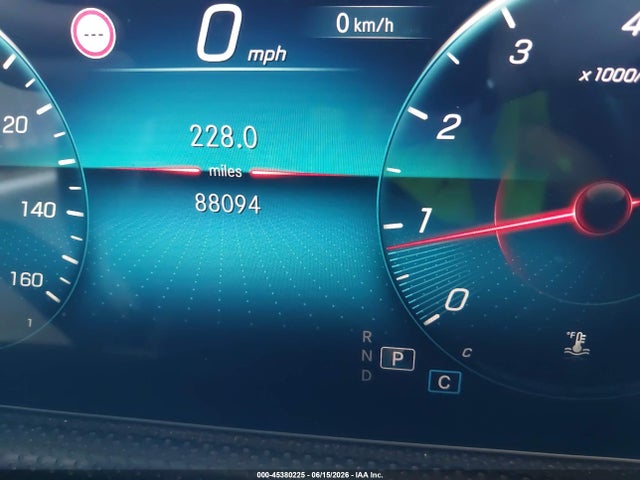 WDD3G4EBXKW001222 Mercedes-Benz A 220