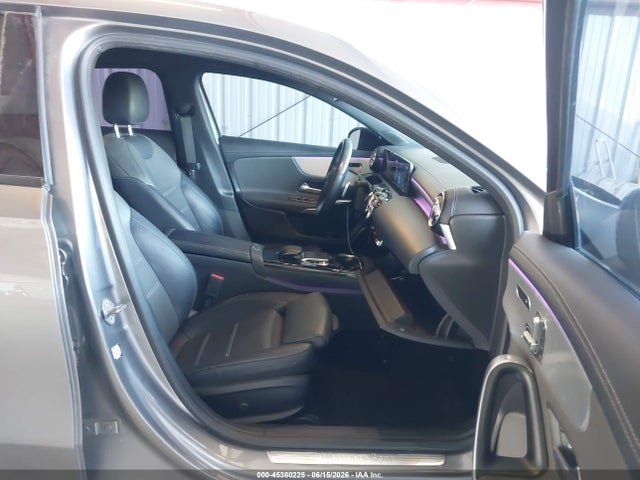 WDD3G4EBXKW001222 Mercedes-Benz A 220