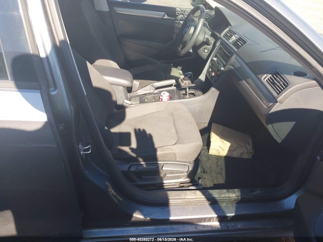 2015 Volkswagen Passat 1.8t S მანქანა იყიდება აუქციონზე, vin: 1VWAT7A39FC041731, აუქციონის ნომერი: 45380272