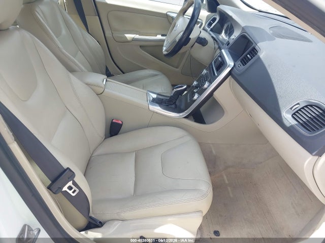 Продажа на аукционе авто 2015 Volvo S60 T5 Platinum, vin: YV140MFM1F1355727, номер лота: 45380531