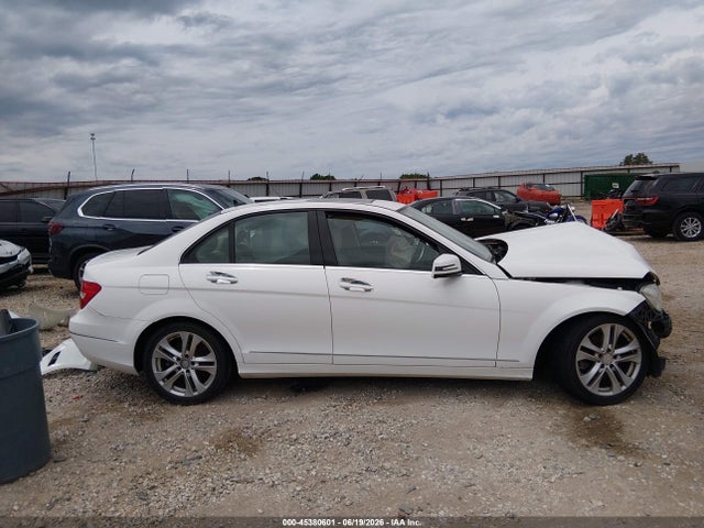 2013 Mercedes-benz C 250 Luxury მანქანა იყიდება აუქციონზე, vin: WDDGF4HB9DR281183, აუქციონის ნომერი: 45380601