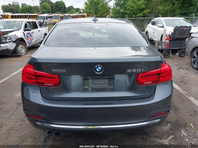 2017 Bmw 330i მანქანა იყიდება აუქციონზე, vin: WBA8B9G54HNU51656, აუქციონის ნომერი: 45381327