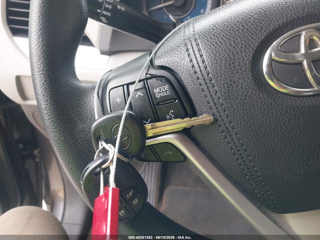 Toyota Sienna Le 8 Passenger 2018 5TDKZ3DC3JS901897 Image 11