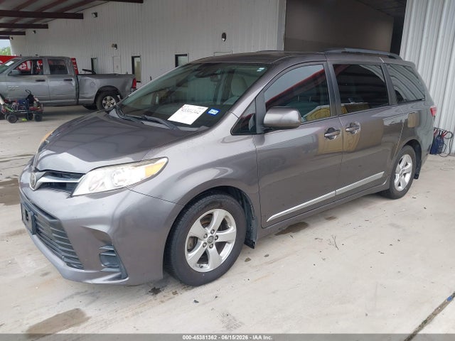 Toyota Sienna Le 8 Passenger 2018 5TDKZ3DC3JS901897 Image 2