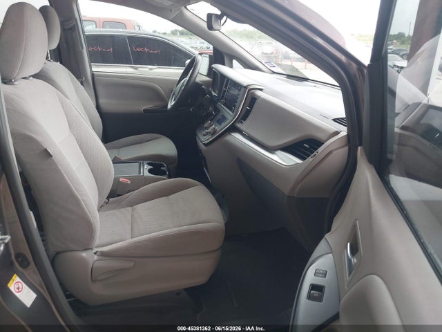 Toyota Sienna Le 8 Passenger 2018 5TDKZ3DC3JS901897 Image 5
