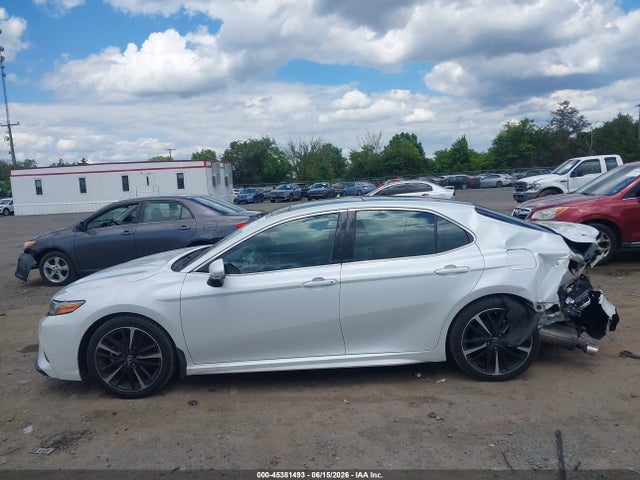 45381493 :رقم المزاد ، 4T1B61HK9JU086109 vin ، 2018 Toyota Camry Xse مزاد بيع