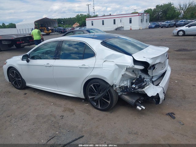 45381493 :رقم المزاد ، 4T1B61HK9JU086109 vin ، 2018 Toyota Camry Xse مزاد بيع