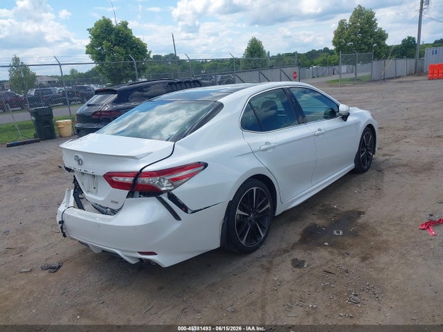 45381493 :رقم المزاد ، 4T1B61HK9JU086109 vin ، 2018 Toyota Camry Xse مزاد بيع