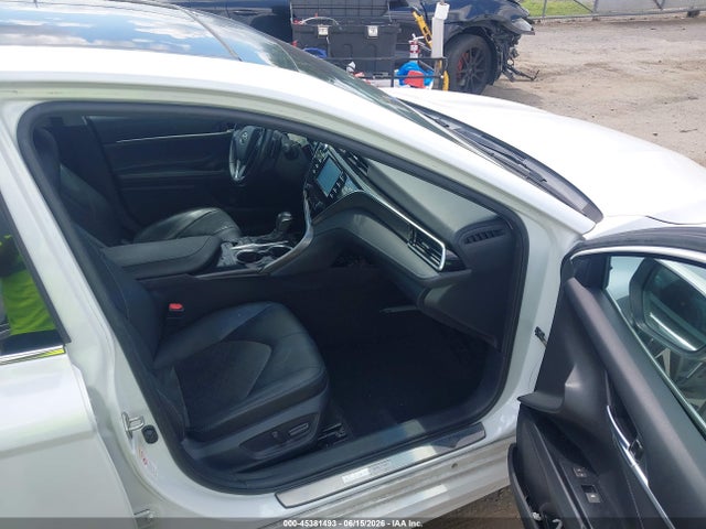 45381493 :رقم المزاد ، 4T1B61HK9JU086109 vin ، 2018 Toyota Camry Xse مزاد بيع