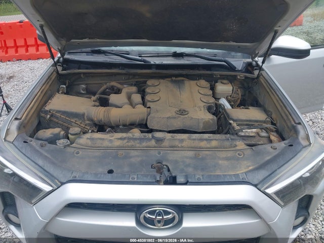 Toyota 4RUNNER SR5 2019 JTEBU5JR9K5637770 Image 10