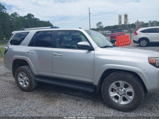 Toyota 4RUNNER SR5 2019 JTEBU5JR9K5637770 Image 13