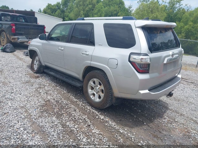 Toyota 4RUNNER SR5 2019 JTEBU5JR9K5637770 Image 3