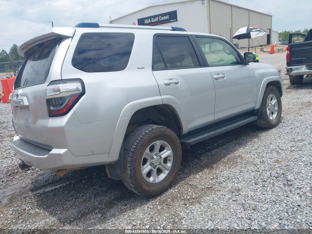 Toyota 4RUNNER SR5 2019 JTEBU5JR9K5637770 Image 4