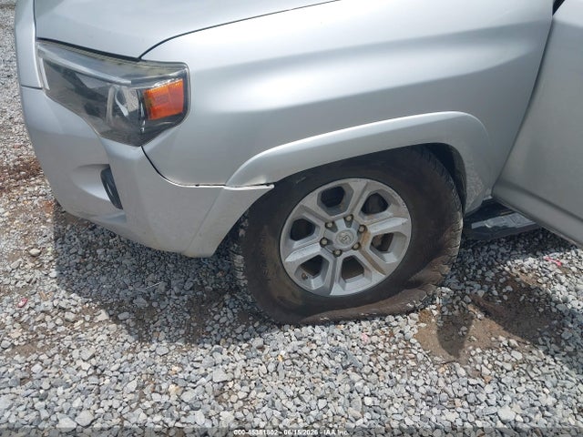 Toyota 4RUNNER SR5 2019 JTEBU5JR9K5637770 Image 6