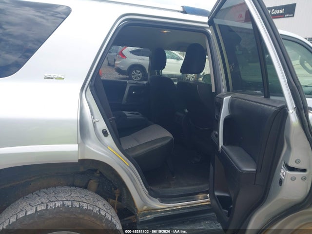 Toyota 4RUNNER SR5 2019 JTEBU5JR9K5637770 Image 8