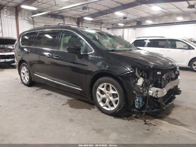 Продажа на аукционе авто 2017 Chrysler Pacifica Touring-l, vin: 2C4RC1BG5HR759310, номер лота: 45381943
